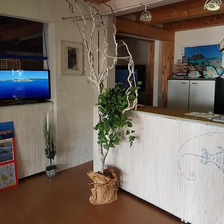 Simplistic In With Garden Olbia