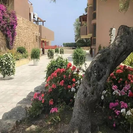 Apartment Simplistic In With Garden *